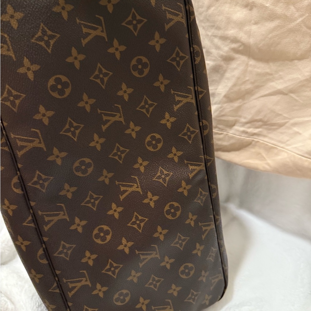 Louis Vuitton Monogram Neverfull GM Tote Bag - Picture 8 of 15